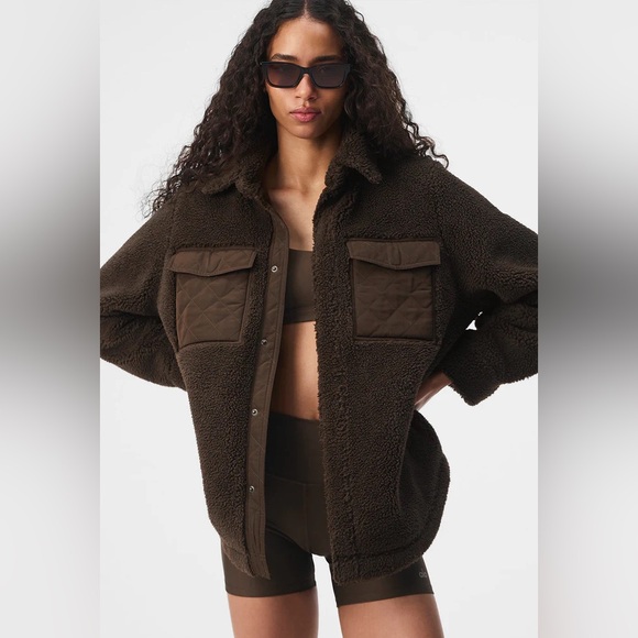ALO Yoga Jackets & Blazers - ALO Yoga Sherpa Edge Shacket in Espresso - L